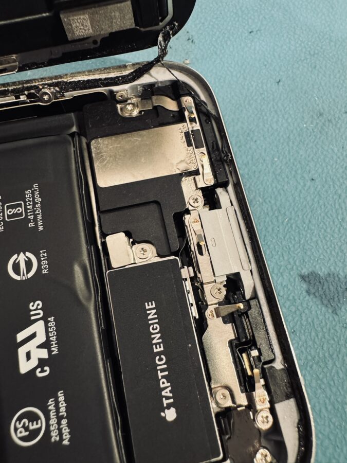 iPhoneXS（アイフォン）の水没修理も行っております！！【スマホ修理工房渋谷店】
