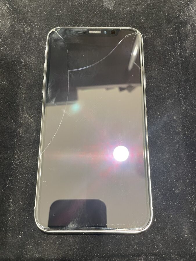 【画面交換】iPhoneX(アイフォン)の画面修理なら即日対応の 「スマホ修理工房 横浜戸塚モディ店」 にお任せください！
