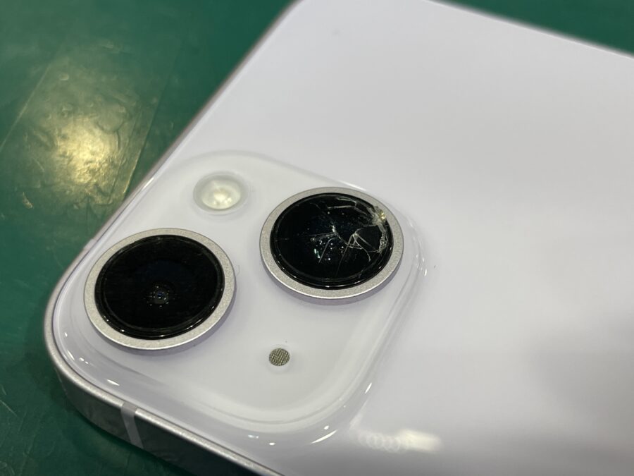 iPhone14(アイフォン)のカメラレンズ割れてしまった！スマホ修理工房ペリエ千葉店なら最短30分で交換対応！！