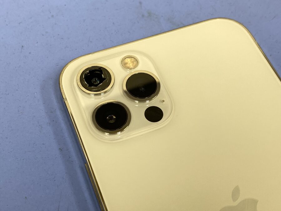 iPhone12Pro(アイフォン)カメラがカタカタ音がする、ガラスも割れてしまった。