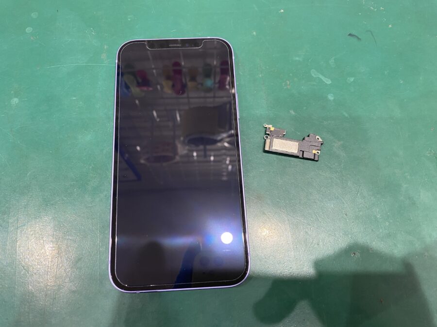 江東区北砂よりiPhone12(アイフォン)耳元のスピーカーが音割れ、異音がするなどの症状はスマホ修理工房 西大島店へ！