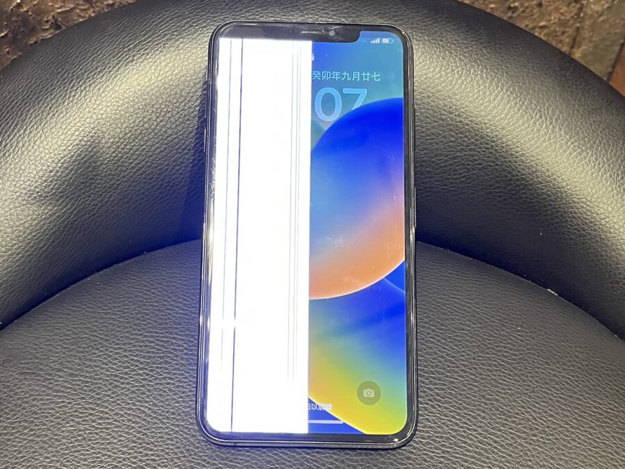 iPhoneXS Max（アイフォン）の画面交換　スマホ修理渋谷店なら即日修理いたします！！