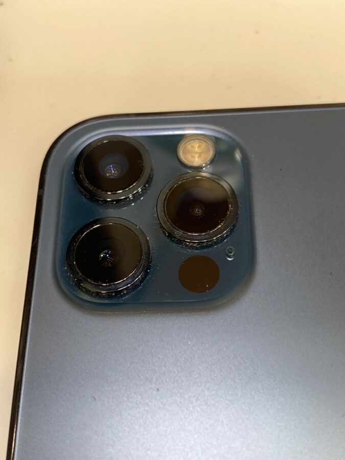 【カメラレンズ修理】藤沢市からお越しのお客様より、iPhone12Pro(アイフォン12プロ)をお持ち込みいただきました！【iP