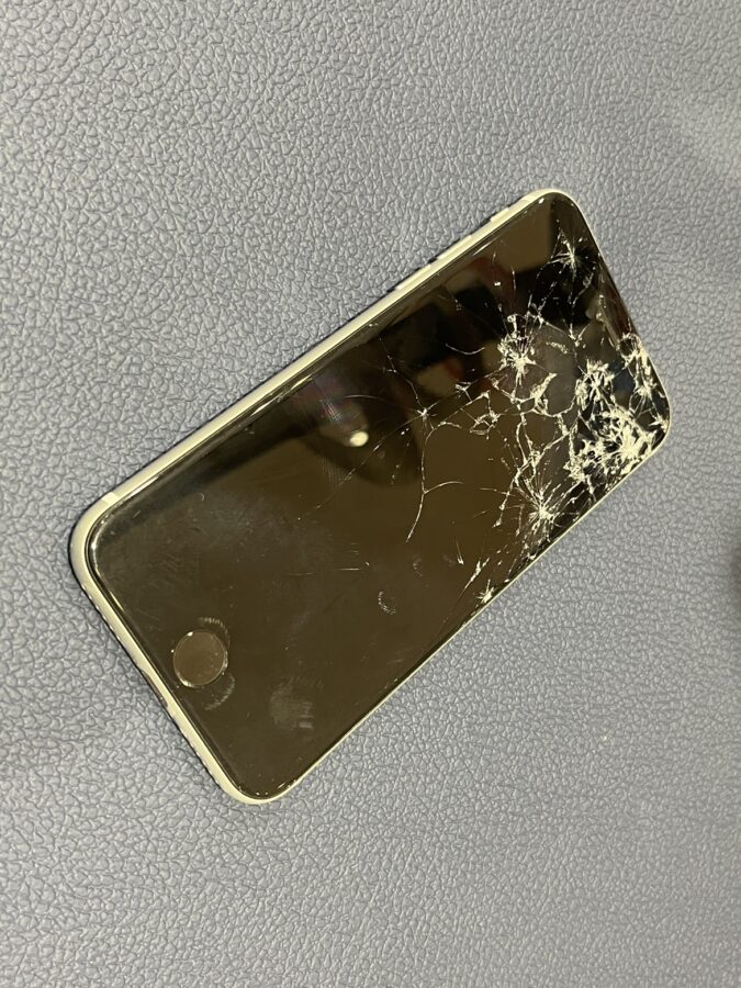 大崎市よりiPhoneSE2(アイフォンエスイー)パネル修理のご依頼頂きました!【スマホ修理工房仙台PARCO2店】
