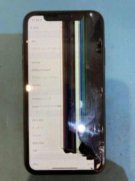 iPhoneXR(アイフォンテンアール)の画面が半分黒くなってしまった...そんなときは広島市内最安値で修理が可能