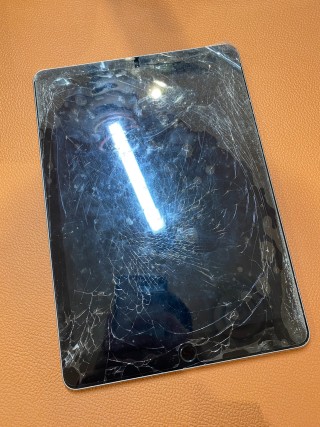 激しくガラスの割れたiPad6(アイパッドシックス)をお持ち込み頂きました!【スマホ修理工房仙台PARCO2店】