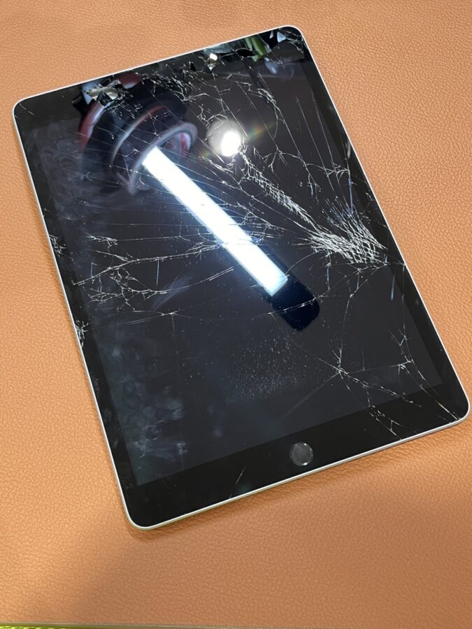 ガラスが割れてしまったiPad9（アイパッドナイン）をお持ち込み頂きました！【スマホ修理工房仙台PARCO2店】