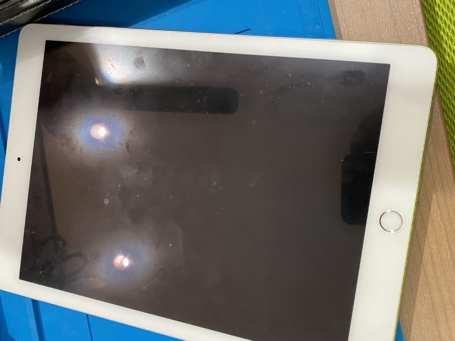 バッテリーの消耗が早くなってきたiPadPro(アイパッドプロ)9.7インチのバッテリー交換をお受けしました!