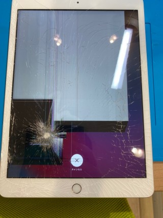 画面が壊れてしまったiPad(アイパッド)8世代石巻市よりお持ち込み頂きました!【スマホ修理工房仙台PARCO2店】