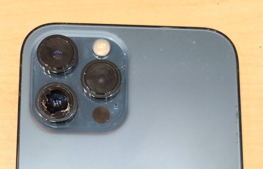 【カメラレンズ交換修理】藤沢市からお越しのお客様より、iPhone12ProMax(アイフォン12プロマックス)をお持ち込みいた