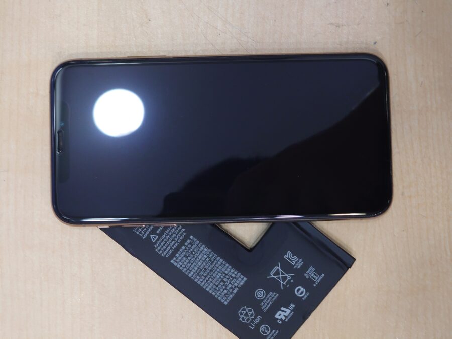 【バッテリー交換修理】藤沢市からお越しのお客様より、iPhone XS(アイフォン XS)をお持ち込みいただきました！