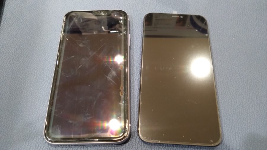 液晶が上手く表示されないiPhone11（アイフフォンイレブン）の修理を行いました!