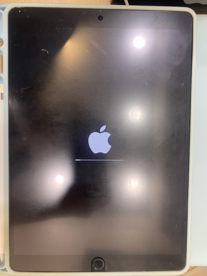 【リンゴループ修理】横浜市からお越しのお客様より、iPadAir3(アイパッドエア3)をお持ち込みいただきました！