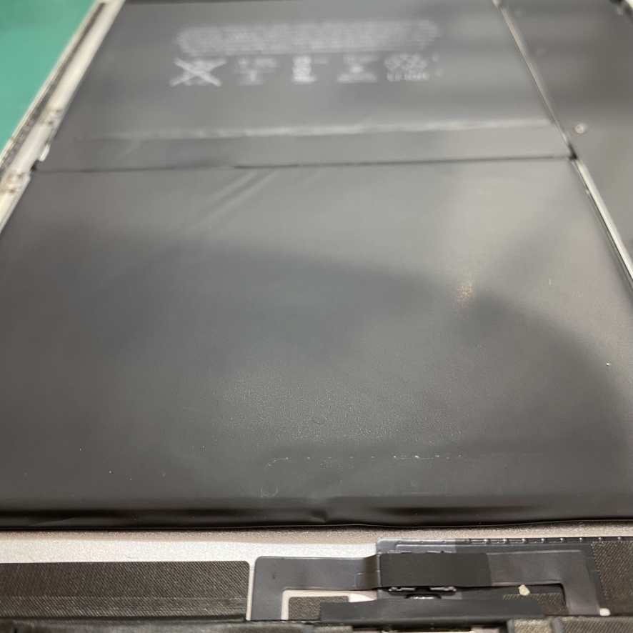 iPad Pro9.7のバッテリーが膨張！起動ができない時は交換で復活！？【スマホ修理工房 池袋P'パルコ本店】