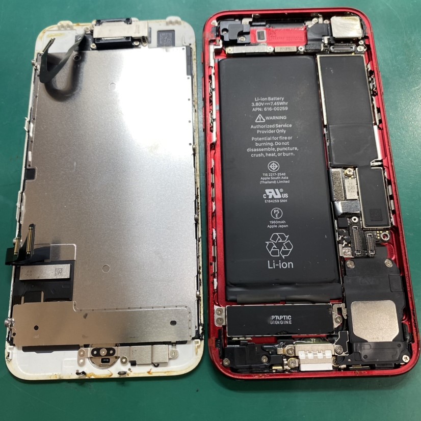 iPhone7の内部は意外と汚れている！？内部クリーニングやってます！【スマホ修理工房池袋P'パルコ店】