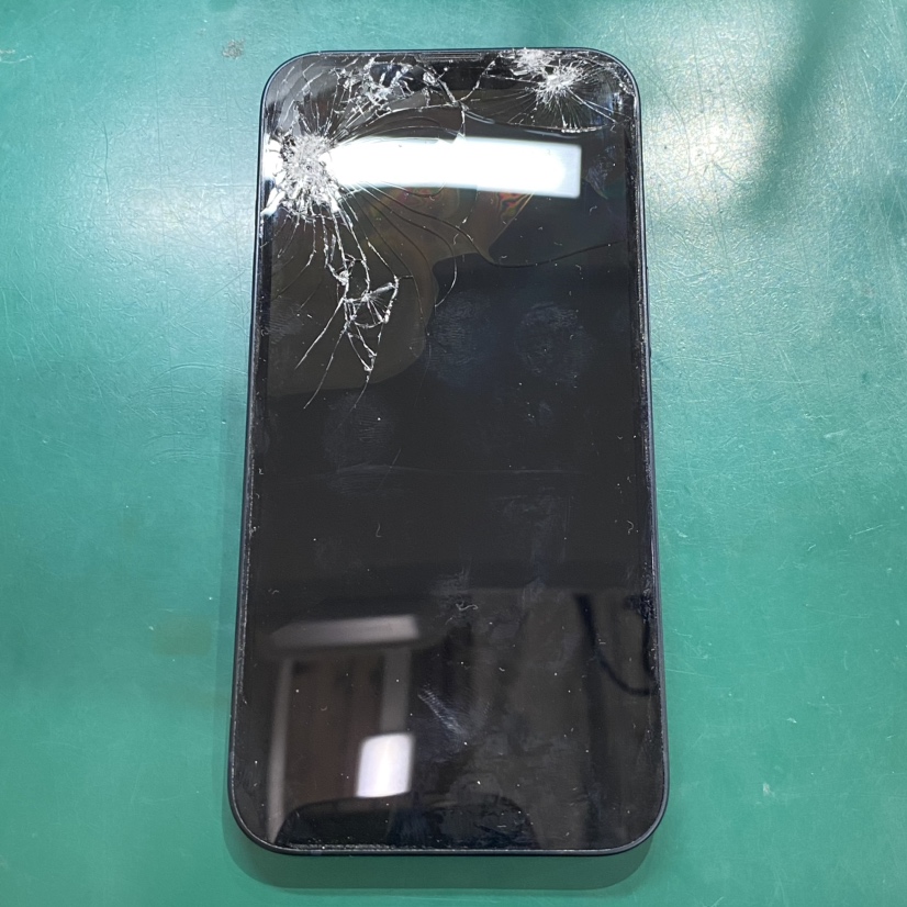 iPhone14の画面割れ、液晶破損、映らない等の修理に即日対応！【スマホ修理工房池袋P'パルコ店】