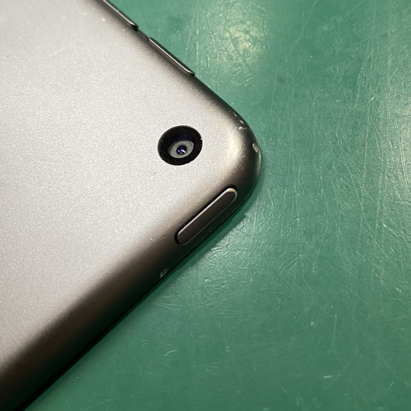 iPad mini5の電源ボタンが埋まった！？トラブルにも迅速対応！【スマホ
