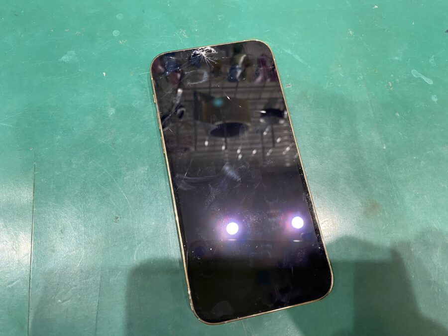 江東区亀戸よりご来店。iPhone12Pro(アイフォン)画面割れ、ガラス割れ。その日のうちに直したいなら「スマホ修理工房」へ！