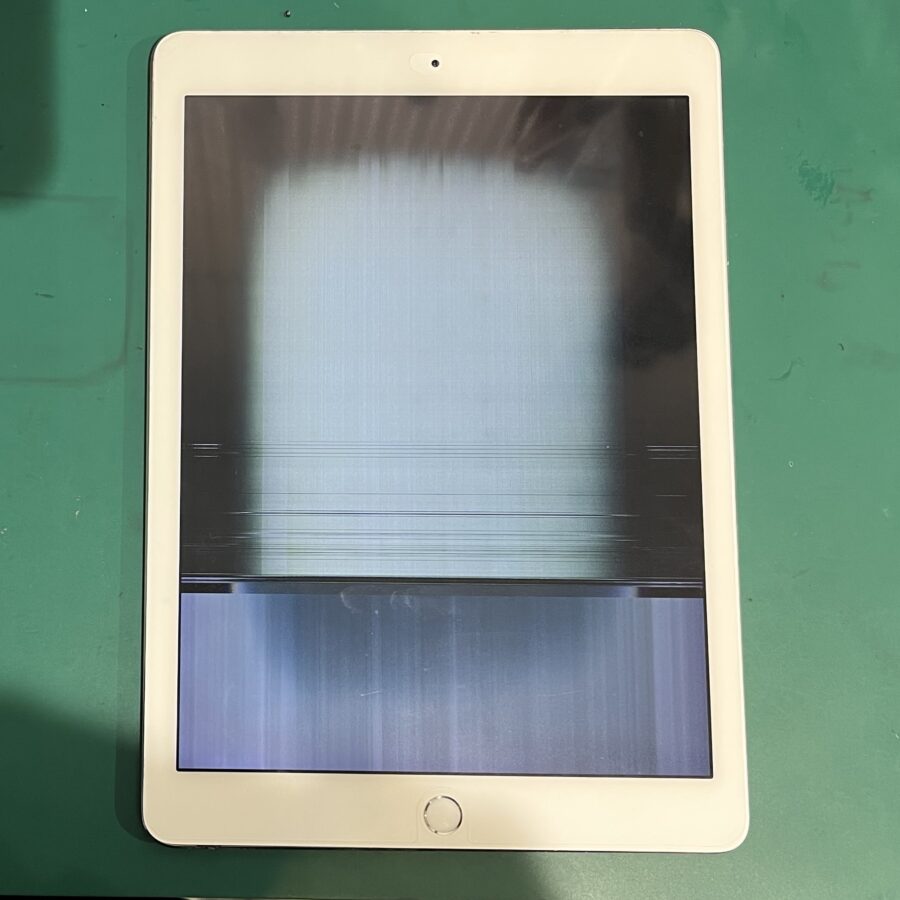 表示不良を起こして液晶画面が何も見えない。。。iPad Pro9.7（アイパッドプロ）の修理は、スマホ修理工房渋谷店まで！