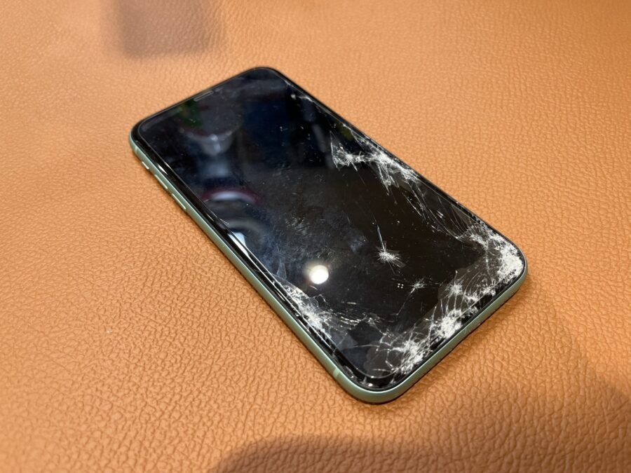 落として画面が割れてしまったiPhone11（アイフォンイレブン）の修理を行いました!【スマホ修理工房仙台PARCO2店】