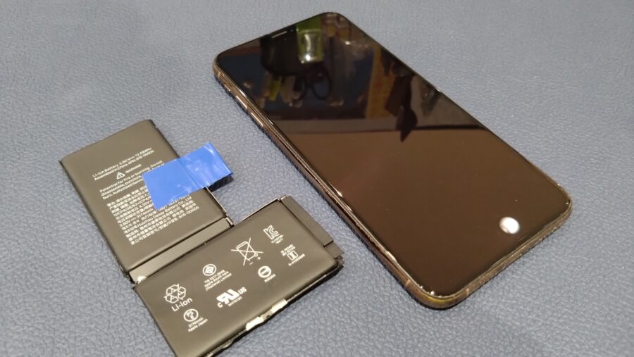 充電してもバッテリーがすぐなくなってしまうiPhoneXSmax（アイフォンテンエスマックス）の修理を行いました!