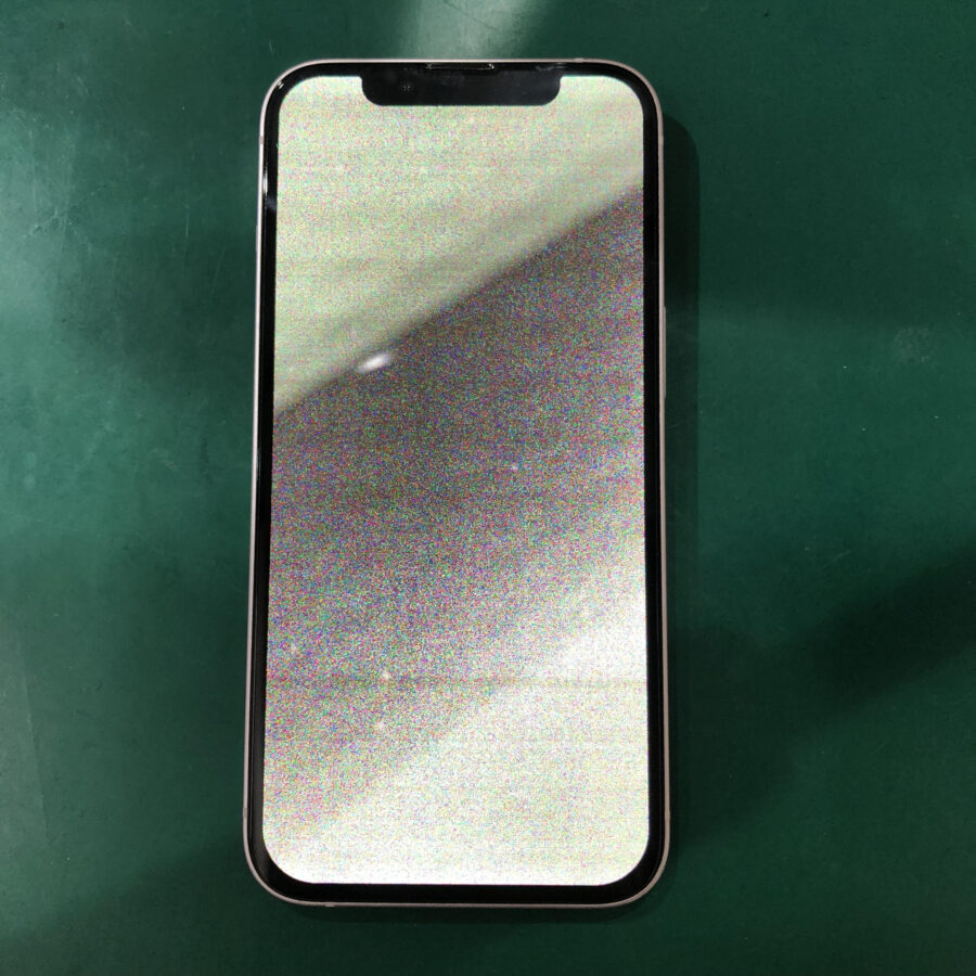 iPhone13の画面割れ・画面が映らないなどの症状は、最短即日修理の【スマホ修理工房 池袋P'パルコ本店】