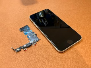 充電の出来ないiPhoneSE(アイフォンエスイー)第二世代修理を行いました！【スマホ修理工房仙台PARCO2店】