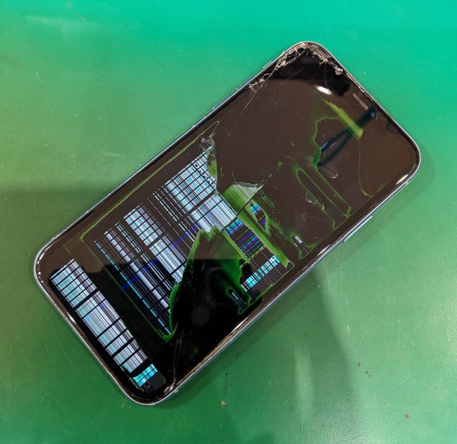 【スマホ修理工房新百合丘オーパ店】iPhoneXR　画面割れ・液晶破損