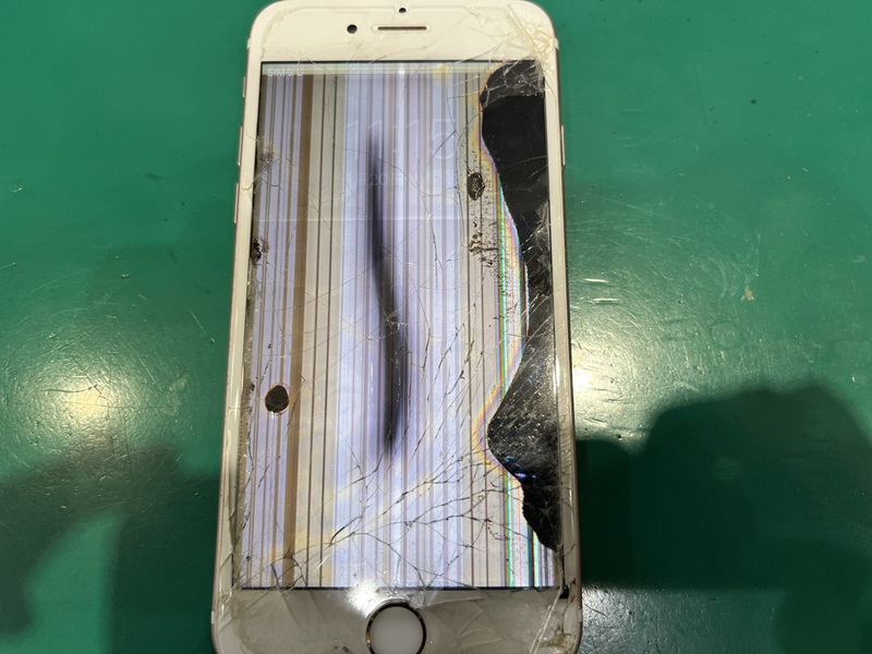【スマホ修理工房新百合丘オーパ店】iPhone（アイフォン）6s　画面割れ　液晶漏れ　表示不良　操作不可
