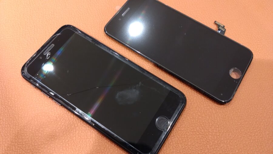 画面が欠けてしまったiPhone8（アイフォンエイト）の修理を行いました!【スマホ修理工房仙台PARCO2店】