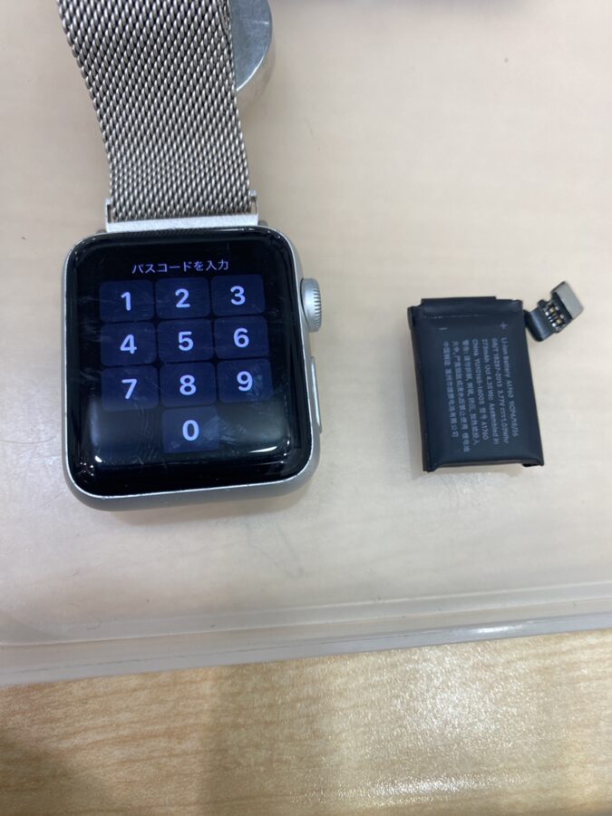 【バッテリー交換修理】藤沢市からお越しのお客様より、AppleWatch2 38mm(アップルウォッチ2 38mm)をお持ち込み