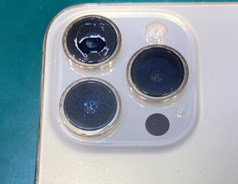 【アウトカメラレンズ修理】茅ヶ崎市からお越しのお客様より、iPhone13Pro(アイフォン13プロ)をお持ち込みいただきました