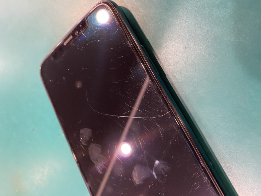 iPhone 11 Pro(アイフォン)のディスプレイ交換も！ - スマホ修理工房ペリエ千葉店で当日お返しOK♪