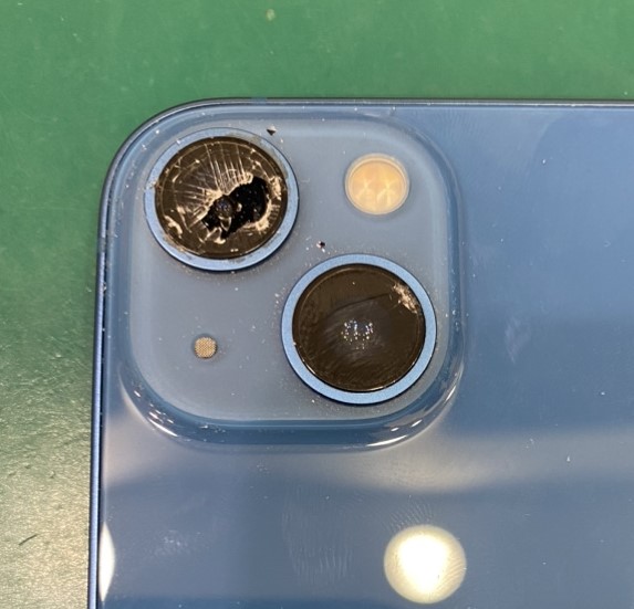 【カメラレンズ交換修理】茅ヶ崎市からお越しのお客様より、iPhone13(アイフォン13)をお持ち込みいただきました！