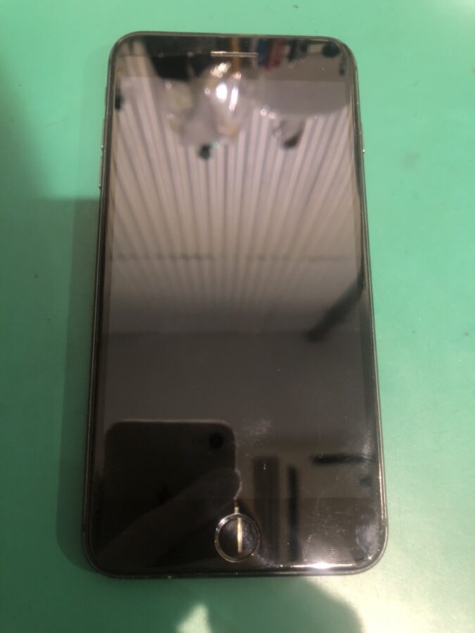 iPhoneSE2（アイフォン）のバッテリーのもちが悪い?即日でバッテリー交換いたします！！【スマホ修理工房渋谷店】