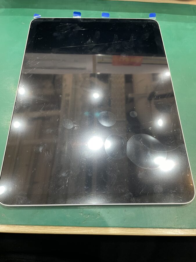 iPad Air5の画面交換(ガラス割れ)は最短当日修理できます！【スマホ修理工房 池袋P'パルコ本店】