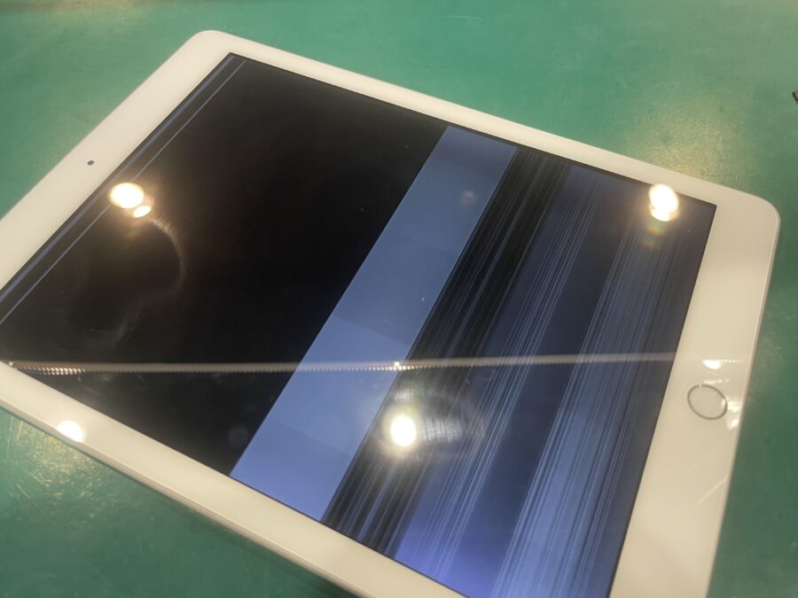 iPad(第6世代)液晶表示が乱れて使えない！千葉駅すぐのスマホ修理工房ペリエ千葉店へ！