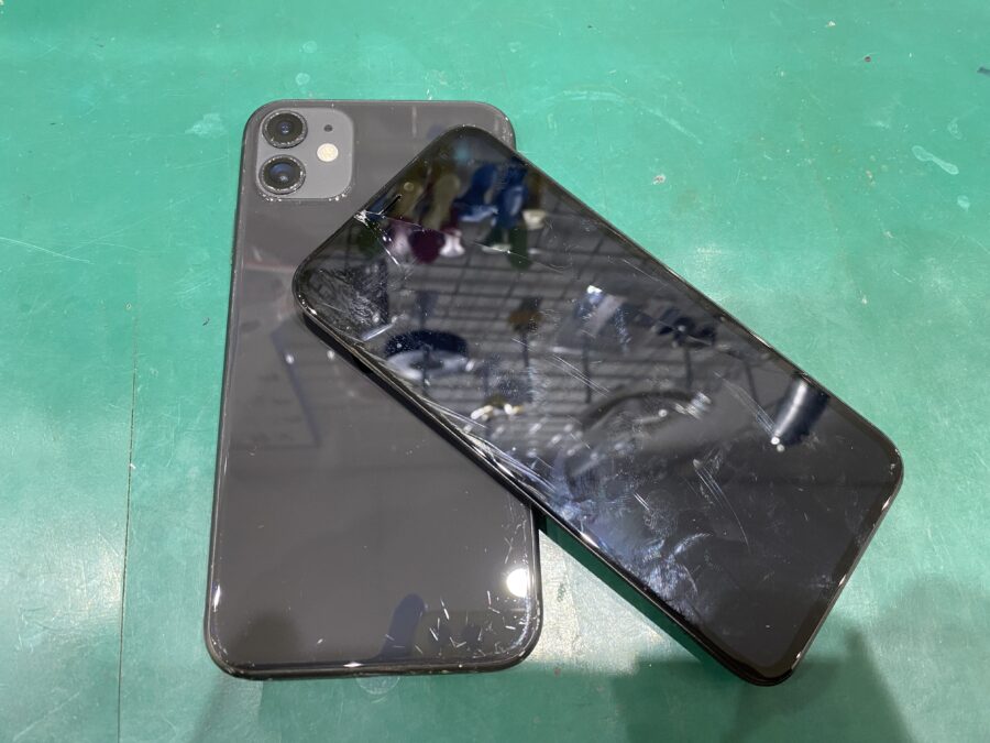 iPhone11(アイフォン)画面のタッチが効かない、勝手に動く、などの症状は【スマホ修理工房西大島店】へ
