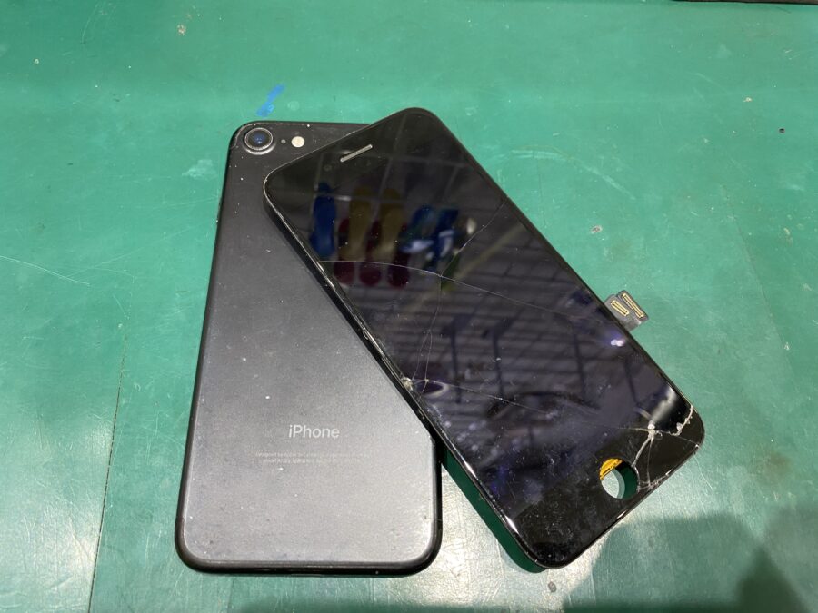 iPhone7(アイフォン)画面が割れてタッチ効かない、画面映らない、操作できないなどの症状があったらご相談ください
