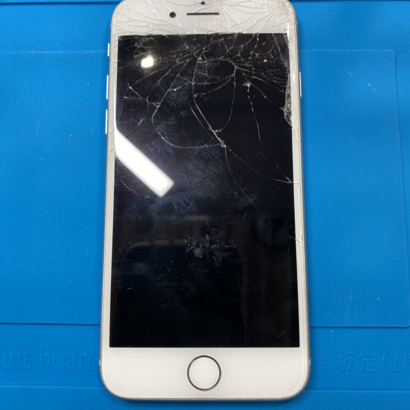 iPhone8の画面割れなら約1時間程度でお返し可能！【スマホ修理工房 池袋P'パルコ本店】
