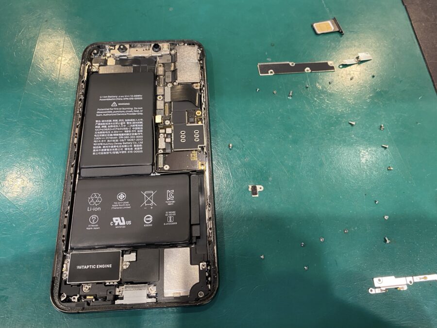 iPhoneXSMax(アイフォン)で充電できない…。スマホ修理工房ペリエ千葉店で即日修理‼