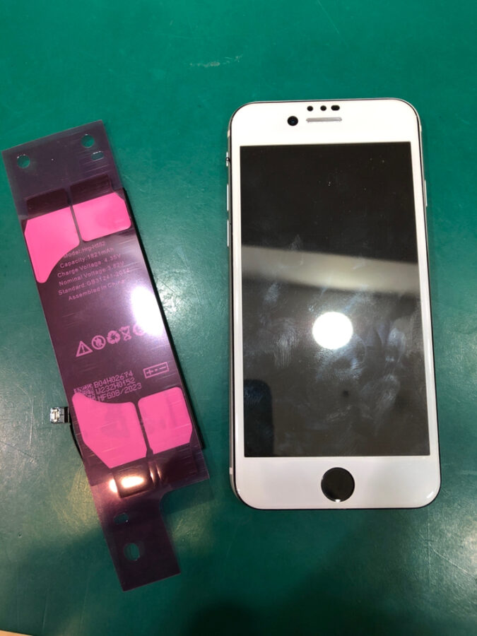 【バッテリー交換修理】茅ヶ崎市からお越しのお客様より、iPhone8(アイフォン8)をお持ち込みいただきました！【iPhone修