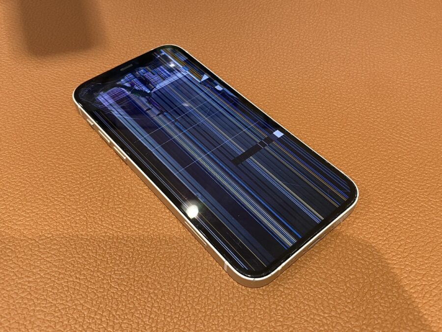 液晶に縦線が入ってしまったiPhone12（アイフォントゥエルブ）の修理を行いました!【スマホ修理工房仙台PARCO2店】