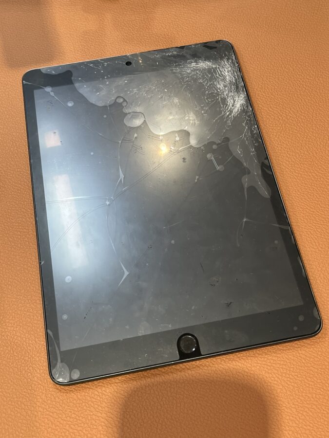 踏んずけてしまったiPad9（アイパッドナイン）の修理を行いました!スマホ修理工房仙台PARCO2店】
