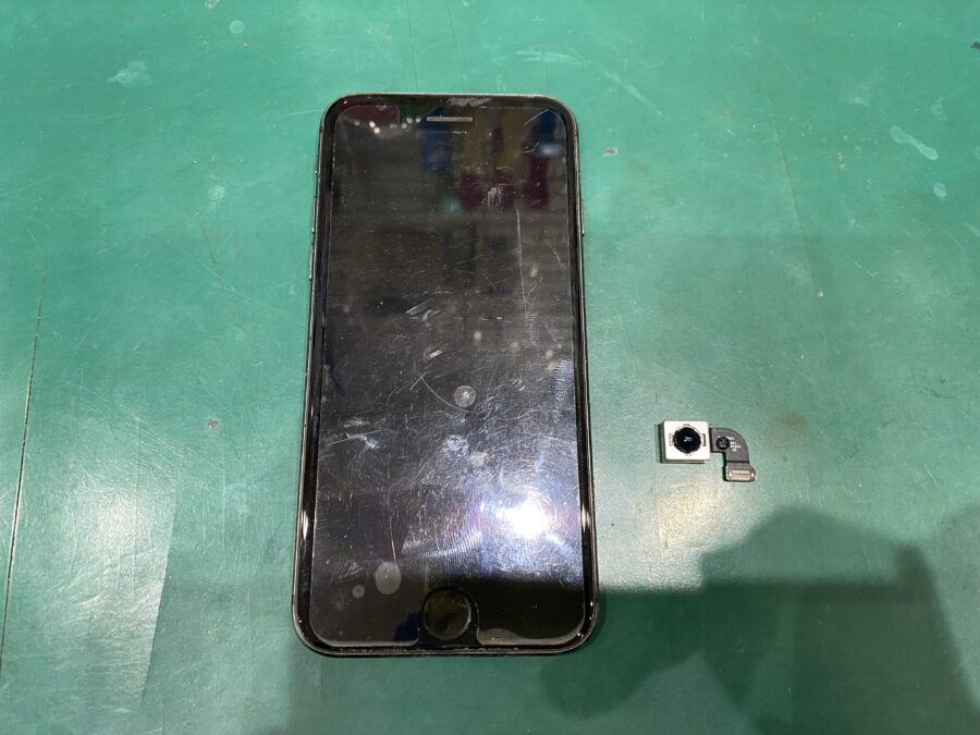 江東区大島、亀戸近くのスマホ修理店！iPhone8のカメラ交換なら当店にお任せ！【スマホ修理工房西大島店】へ