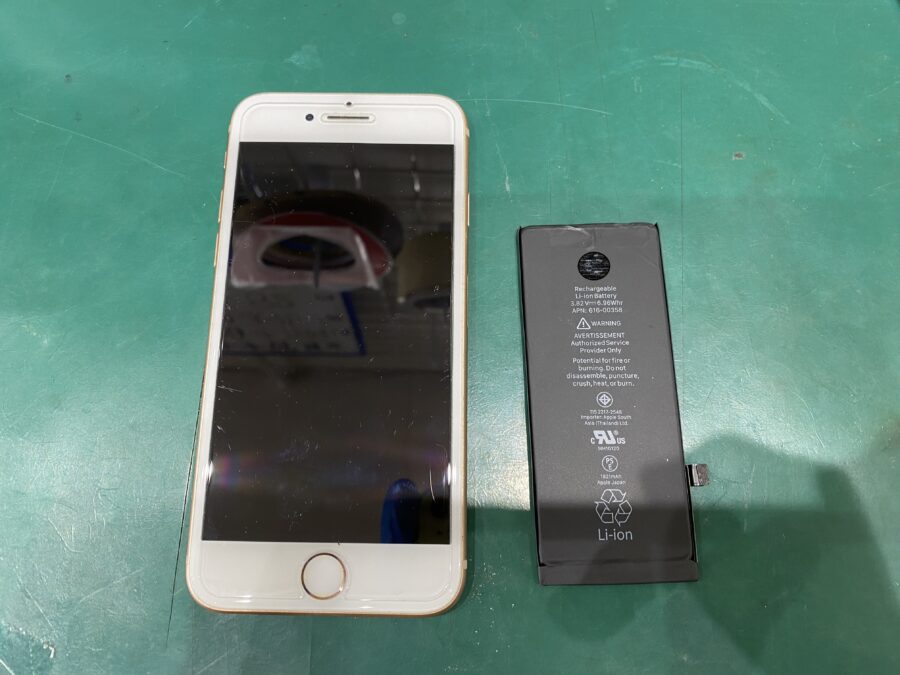 江東区西大島、亀戸近くのスマホ修理店！iPhone8(アイフォン)地域最安値でバッテリー交換をご希望の際は当店にお任せ！