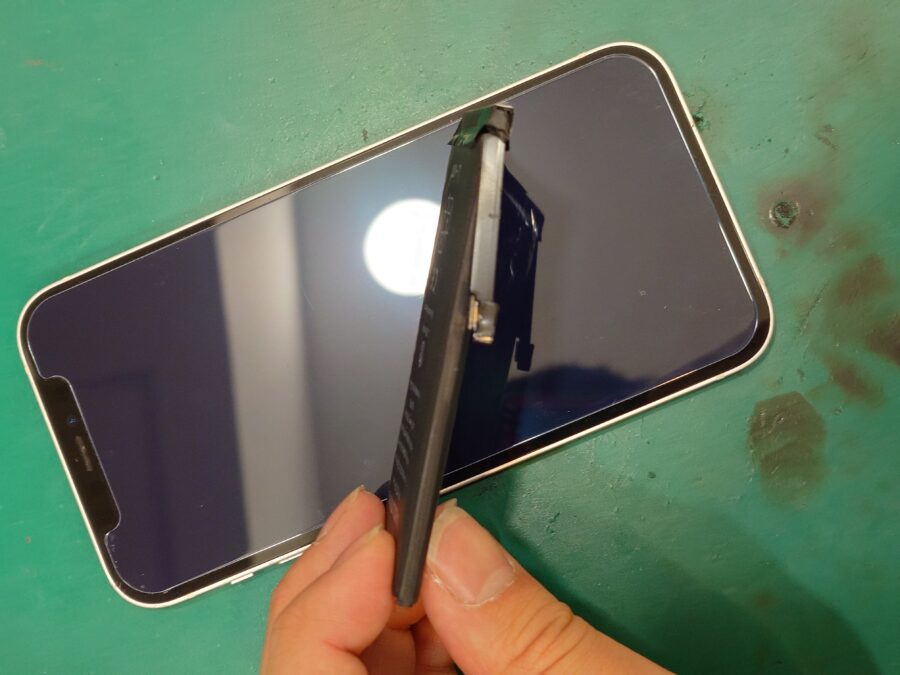 【バッテリー交換修理】藤沢市からお越しのお客様より、iPhone12(アイフォン12)をお持ち込みいただきました！