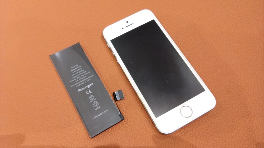 電源がつかなくなってしまったiPhone5s（アイフォンファイブエス）の修理を行いました!