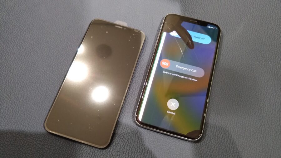 液晶にシミや縦線が入ってしまったiPhoneX（アイフォンテン）の修理を行いました!【スマホ修理工房仙台PARCO2店】
