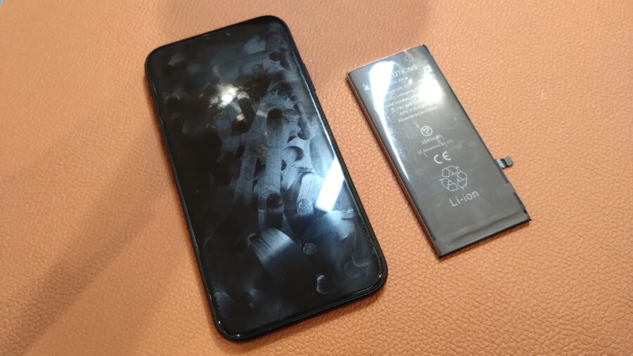 バッテリーがすぐ減ってしまうiPhoneXR（アイフォンテンアール）の修理を行いました!